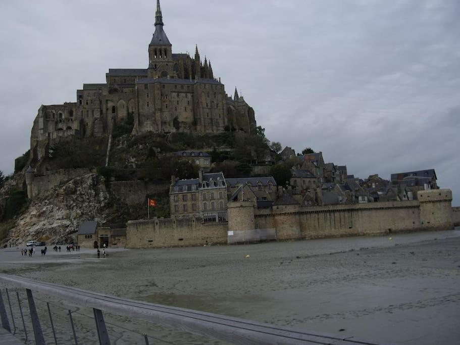 La Petite Maison Proche Du Mont Saint Michel ポントルソン エクステリア 写真